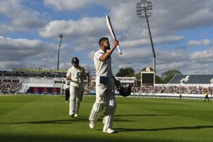 ఇంగ్లాండ్ గడ్డపై సెంచరీ: కెప్టెన్‌గా రికార్డు సృష్టించిన విరాట్ కోహ్లీ!