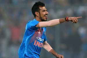 రెడ్ బాల్ క్రికెట్‌ ఎక్కువ ఆడితేనే: చాహల్‌పై ద్రవిడ్ ప్రశంస