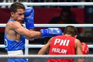 బాక్సింగ్‌లో భారత్‌కు తొలి స్వర్ణం: ఒలింపిక్స్ ఛాంపియన్‌ను చిత్తుగా ఓడించిన అమిత్