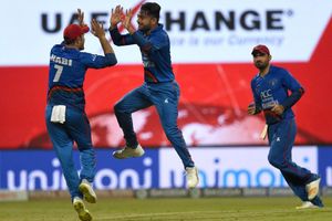 బంగ్లాపై అఫ్ఘాన్ సంచలన విజయం: చుక్కలు చూపించిన బర్త్‌డే బాయ్ రషీద్