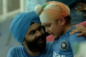 అఫ్గాన్‌పై గెలుపు దక్కకపోవడంతో కన్నీరుగార్చిన చిన్నారి