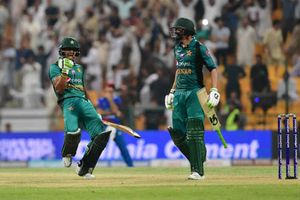 చివరి ఓవర్ వరకు ఉత్కంఠ: ఆప్ఘన్‌పై పాక్‌ను గెలిపించిన షోయబ్