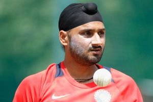 'అవన్నీ వదంతులే.. నేను చెన్నై సూపర్ కింగ్స్ వదలను'