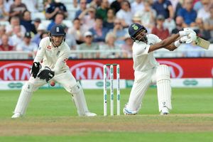 హార్దిక్ ఆల్ రౌండర్ కాదు.. కోహ్లీ లేకపోతే ఆడలేరా..?