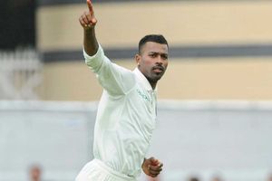 టీమిండియాకు పాండ్యా అవసరమా?: నెటిజన్ల ఆగ్రహాం, విమర్శలు