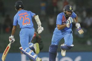 కారణం ఇదీ: రెండు బ్యాచ్‌లుగా దుబాయికి వెళ్లనున్న టీమిండియా