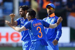 టీమిండియా బౌలింగ్‍పై ప్రశంసలు కురిపిస్తోన్న లక్ష్మణ్, సెహ్వాగ్