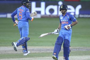 ఒంటి కాలితోనే జట్టును గెలిపించిన కేదార్ జాదవ్