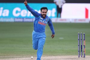 వికెట్లు పడగొట్టడం వెనుక రహస్యాన్ని బయటపెట్టిన కేదర్ జాదవ్