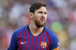 సినిమా హీరోకు తన జెర్సీని బహుమతిగా ఇచ్చిన లియోనల్ మెస్సీ