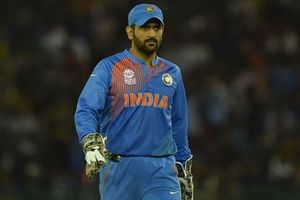 ధోని కెరీర్‌లోనే ఆసక్తికరం: కెప్టెన్‌గా తొలి మ్యాచ్, చివరి మ్యాచ్ ఇలా!