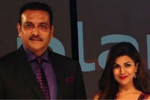 లేటు వయస్సులో ఘాటు ప్రేమ.. రవిశాస్త్రి డేటింగ్ నిజమేనా??