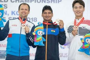 వరల్డ్‌ ఛాంపియన్‌షిప్‌: ఓం ప్రకాశ్‌ రికార్డు, తొలి స్వర్ణం