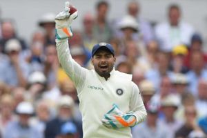 బేసిక్సే తెలియవు: వికెట్ కీపర్‌గా రిషబ్ పంత్ ఎంపిక తప్పు