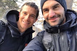 అసలేమైంది?: చలికి వణుకుతూ ప్రయాణం చేస్తోన్న రోజర్ ఫెదరర్