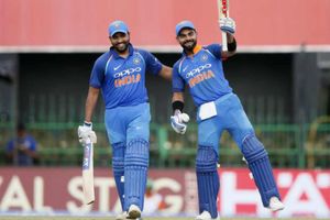 కోహ్లీని అన్‌ఫాలో చేసిన రోహిత్: ట్విట్టర్‌లో నెటిజన్ల ప్రశ్నల వర్షం