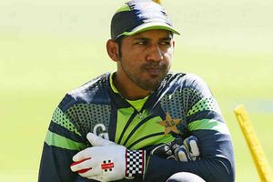 'పాక్ కెప్టెన్‌కు టాలెంటే కాదు.. బుర్ర కూడా లేదు'