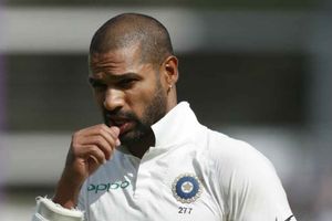 ఇంగ్లాండ్ పర్యటనలో విఫలం: టెస్టుల్లో ధావన్‌కు చోటు కష్టమేనా?