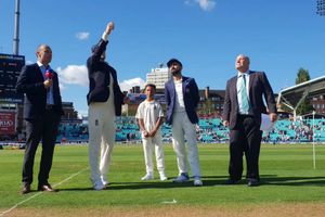 కోహ్లీ మళ్లీ టాస్ ఓడాడు: హనుమ విహారి అరంగేట్రం, ఇంగ్లాండ్ బ్యాటింగ్