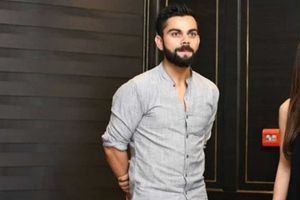 సొంత రెస్టారెంట్‌లో కోహ్లీకి కంపెనీ ఇచ్చింది ఎవరంటే..!!