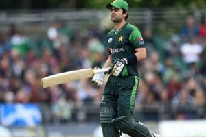 ఆసీస్‌తో సిరిస్: పాక్‌కు ఊహించని దెబ్బ, షెజాద్‌పై 4 నెలల నిషేధం