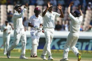 హైదరాబాద్ టెస్ట్: లంచ్ విరామానికి వెస్టిండిస్ 86/3