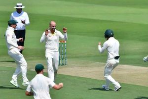 6 బంతుల్లో 4 వికెట్లు తీసిన ఆసీస్ బౌలర్