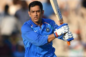 ఆ రికార్డుకు ఒక్క పరుగు దూరంలో ధోనీ..