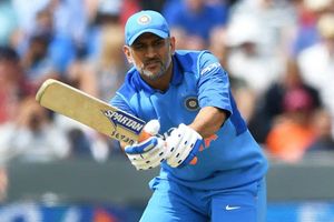 ధోనిపై వేటు: ఎమ్మెస్కే ఇకనైనా నీ నిర్ణయం మార్చుకో అంటూ నెటిజన్ల ఫైర్