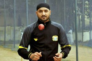 వెస్టిండిస్ ప్రదర్శనపై భజ్జీ ట్వీట్: ట్వీట్లకు పనిచెప్పిన నెటిజన్లు