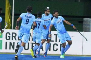 భారత్-పాక్‌ల హోరాహోరీ సమరానికి వేళైంది!!