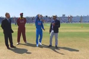 పుణెలో మూడో వన్డే: టాస్ గెలిచిన భారత్, మూడు మార్పులతో బరిలోకి