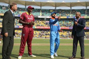 విశాఖ వన్డేతో టీమిండియా ఖాతాలో రికార్డు: కోహ్లీసేన బ్యాటింగ్, కుల్దీప్‌కు చోటు