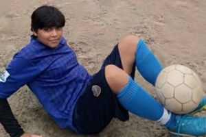 ఒక్క ఛాన్స్: ఒకప్పటి పుట్‌బాలర్ ఇప్పుడు టీ అమ్ముకుంటోంది