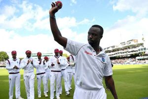 విండిస్‌కు ఎదురుదెబ్బ: రోచ్ కుటుంబంలో విషాదం, తొలి టెస్టుకు దూరం