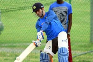 ఫామ్‌ను దక్కించుకునేందుకు నెట్స్‌లో తీవ్రంగా శ్రమిస్తోన్న ధోనీ