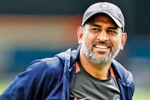 ధోనీకి వన్డేల్లోనూ స్థానం దూరం కానుందా..??