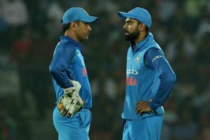 'ప్రపంచ కప్‌కు కోహ్లీ కోసమైనా.. ధోనీ ఉండాల్సిందే'