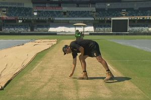 బీసీసీఐ Vs ఎస్‌సీఏ: పిచ్‌ తయారీలో క్యూరేటర్ల వివాదం, అసలేం జరిగింది?