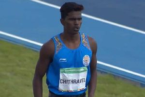 'కూలీ కొడుకు పతకం పట్టాడు'