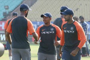 టీనేజ్‌లోనే టీమిండియాలోకి అరంగ్రేటం చేసిన క్రికెటర్లు