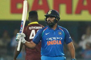 వరుసగా ఆరో ఏడాది: సచిన్ రికార్డుని బద్దలు కొట్టిన రోహిత్ శర్మ