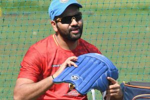 రికార్డులు బద్దలు కొట్టి.. సచిన్, వార్నర్‌ల సరసన రోహిత్