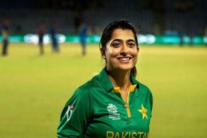 ఛాన్స్ దొరికితే ధోనిలాగా మారిపోతా: పాక్ మాజీ కెప్టెన్ (వీడియో)