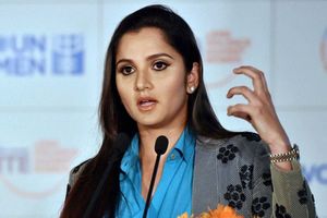 తన ప్రెగ్నెన్సీపై ఉచిత సలహాలు: ట్విట్టర్‌లో వరుస ట్వీట్లతో మండిపడ్డ సానియా