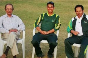 డబుల్ సెంచరీ: తాత, తండ్రి రికార్డుని సమం చేసిన క్రికెటర్