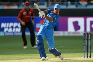 పేలవరీతిలో ధావన్ ఔట్: తొడగొట్టిన బౌలర్, ట్విట్టర్‌లో విమర్శలు