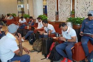 ఎయిర్‌పోర్ట్‌లో టీమిండియా గేమ్: ఏంటో ఊహించడంటూ బీసీసీఐ ట్వీట్