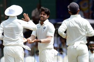 ఎస్‌జీ బంతులను టెస్టు క్రికెట్‌లో నిలిపివేస్తేనే మంచిది: ఉమేశ్ యాదవ్