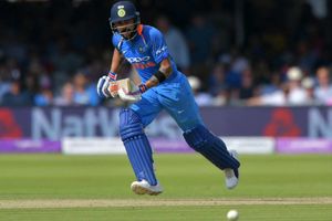 అనుకుంటుండగానే కోహ్లీ 10 వేలు కొట్టేశాడు!!